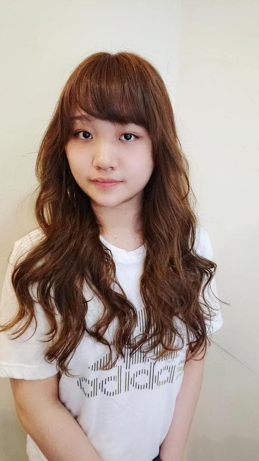 女生長髮