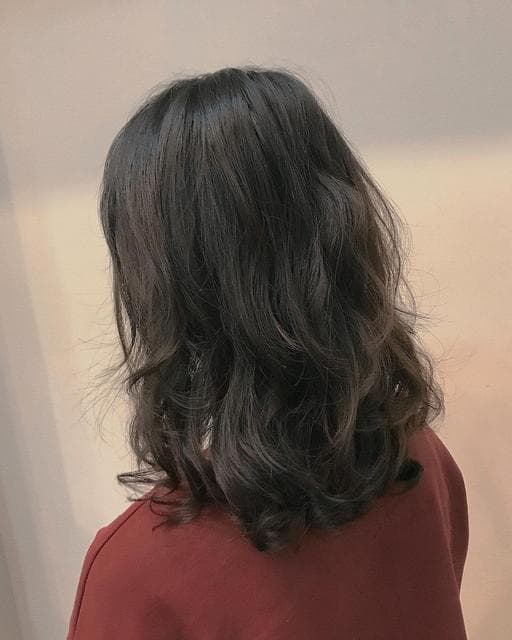 女生中長髮、溫塑燙、短瀏海