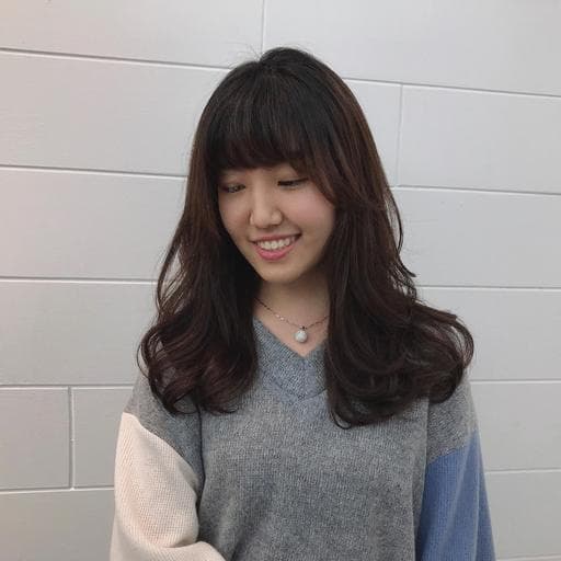 女生長髮、短瀏海、溫塑燙