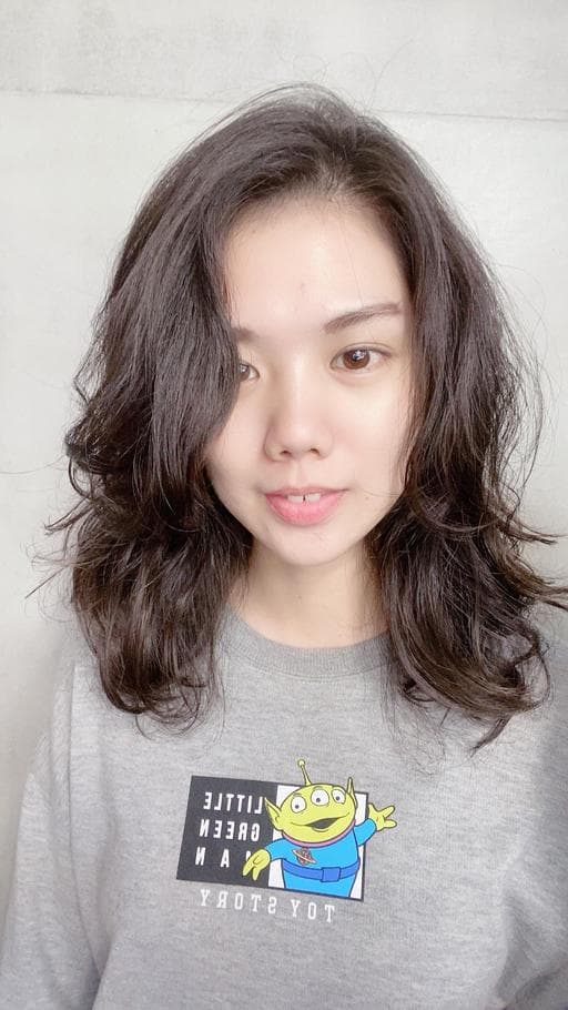 鵝蛋臉、長瀏海、女生長髮