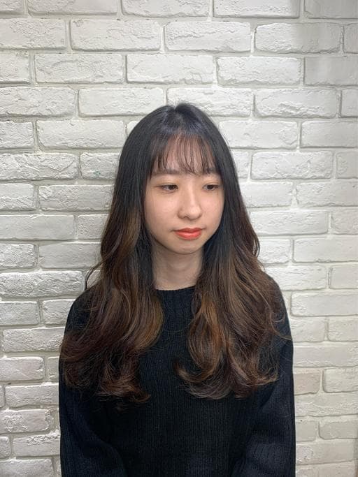 女生長髮、短瀏海、溫塑燙