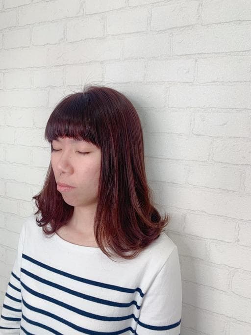 櫻桃紅、短瀏海、溫塑燙
