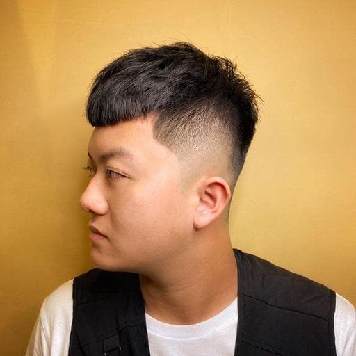 男生短髮、布朗尼髮色