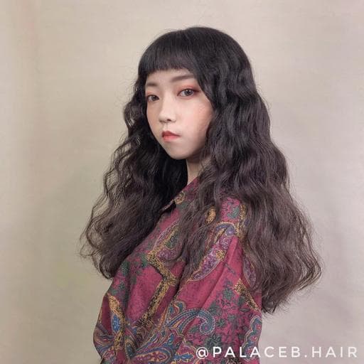 女生長髮、布朗尼髮色