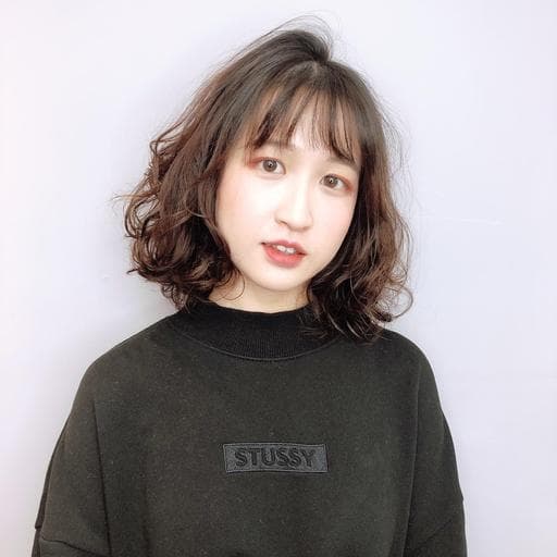 女生中長髮、短瀏海、溫塑燙