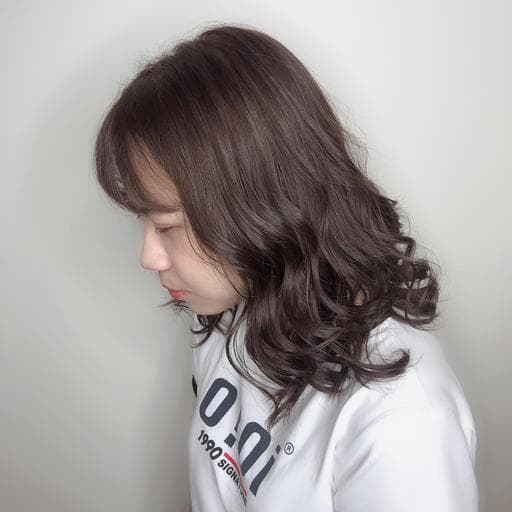 女生中長髮、女生染髮、霧面質感