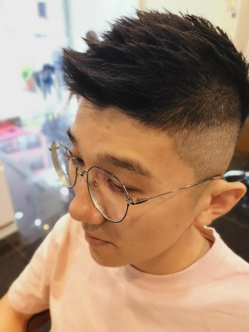 男生短髮、黑色