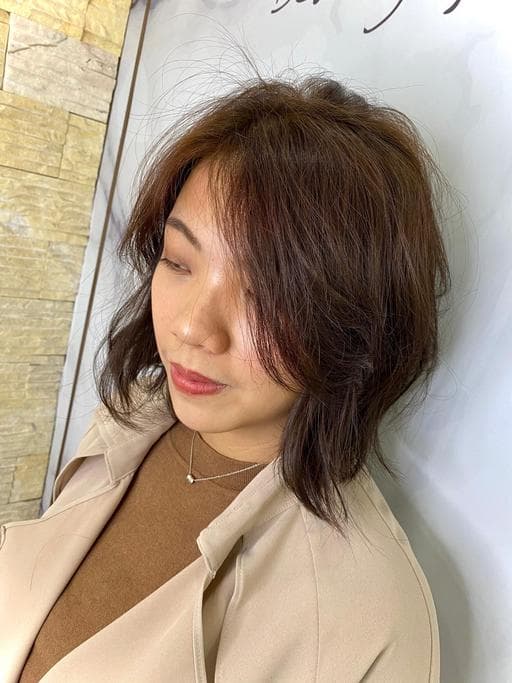 女生中長髮、長瀏海、棕色系