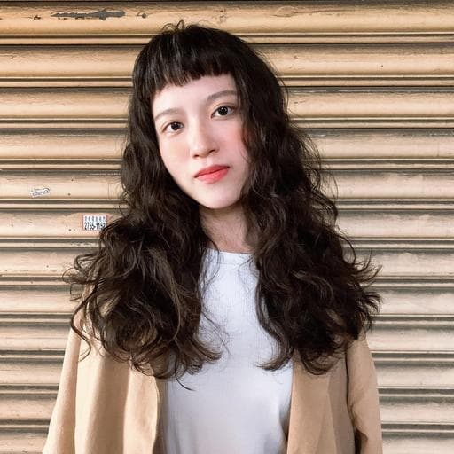 女生長髮、短瀏海、溫塑燙