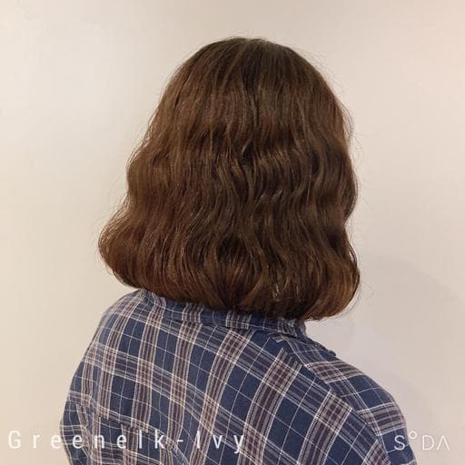 女生中長髮、短瀏海、中性髮