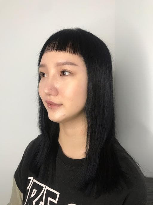 燙直、藍黑色、女生長髮