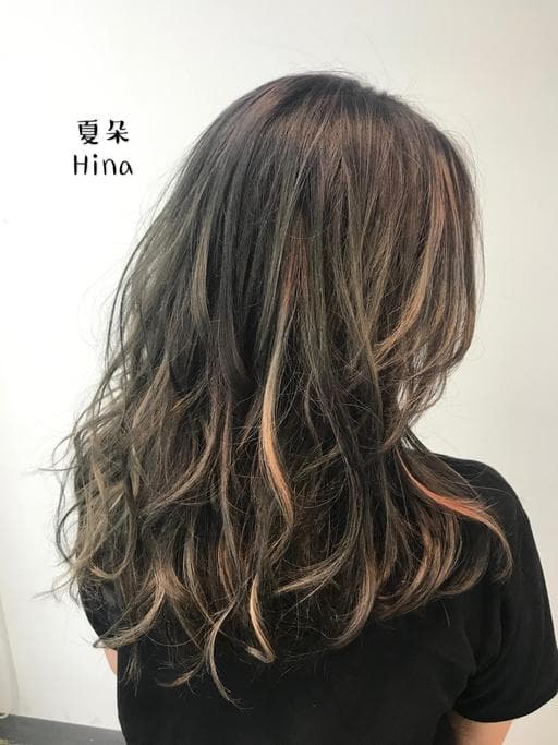 女生中長髮、長瀏海、漂色