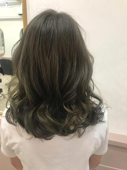 女生長髮、短瀏海、電棒造型