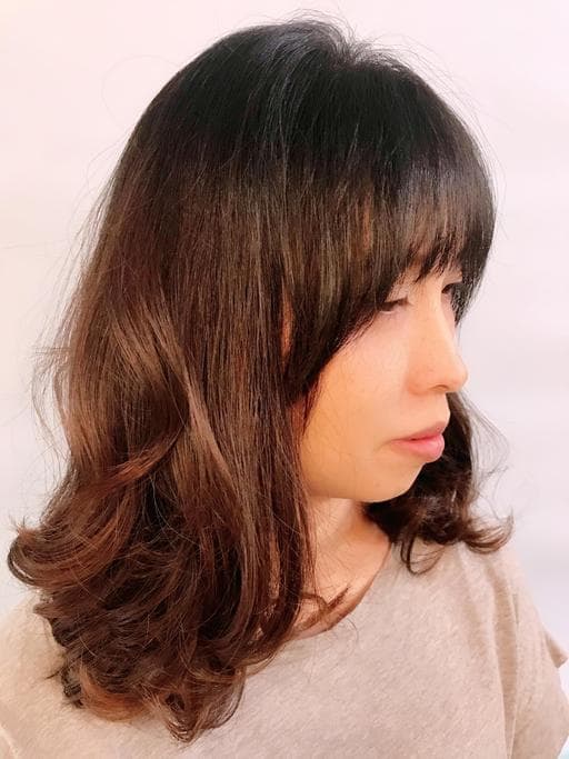 女生中長髮、短瀏海、溫塑燙