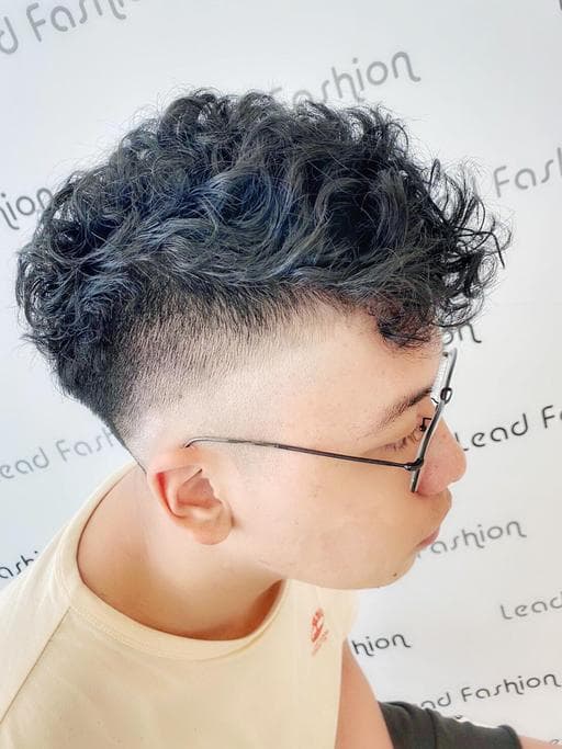 男生Undercut、男生短髮、男生卷髮