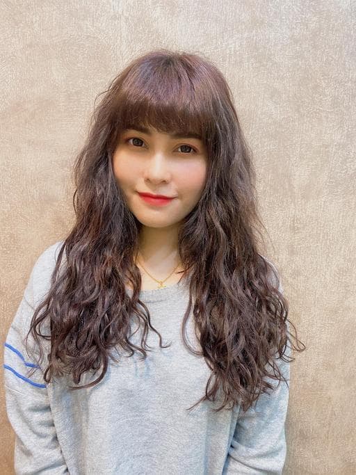 女生長髮、短瀏海、高雄染髮