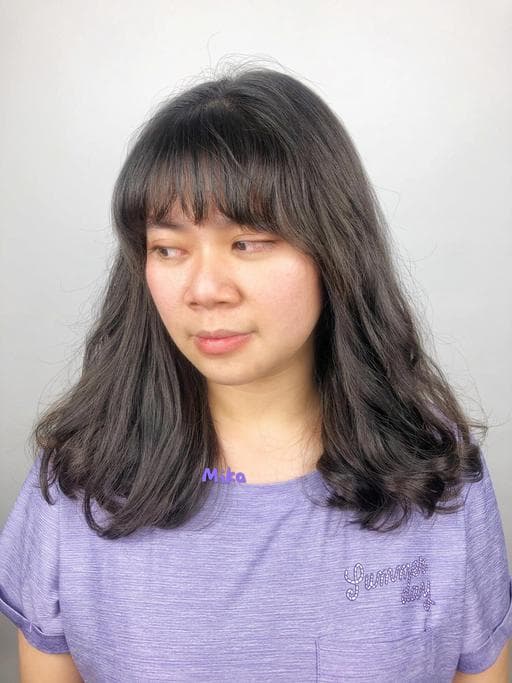 女生長髮、短瀏海、髮妝燙