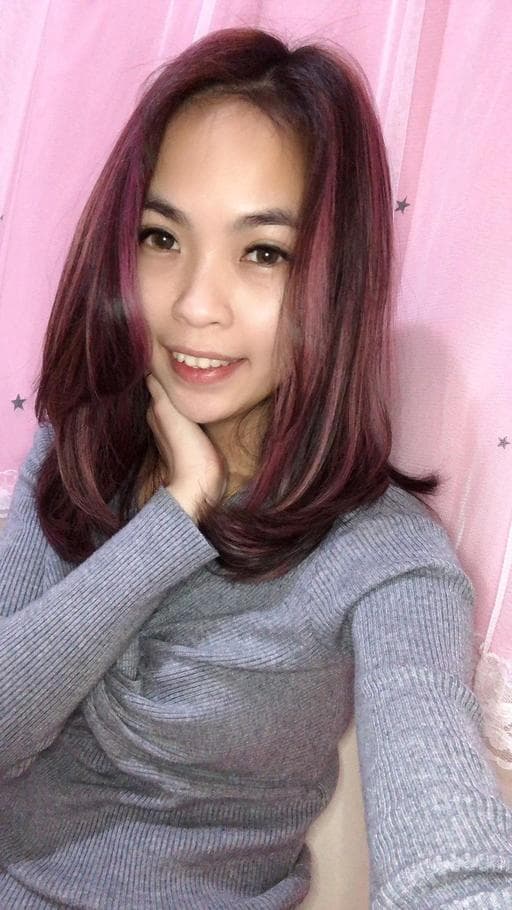 女生中長髮、長瀏海、粉紅系髮色
