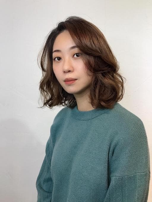 女生中長髮、長瀏海、女生染燙