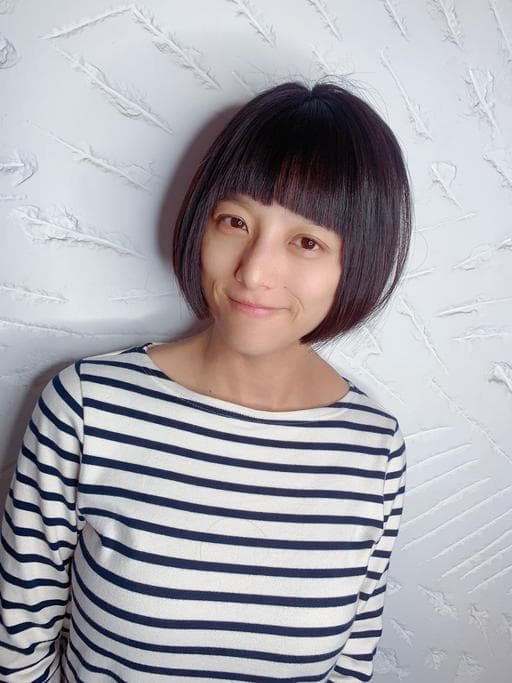 女生短髮、圓臉、短瀏海