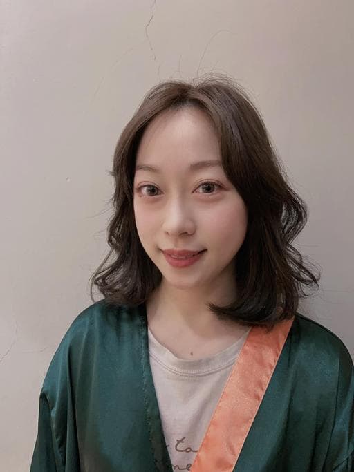女生中長髮、女生染髮、電棒造型