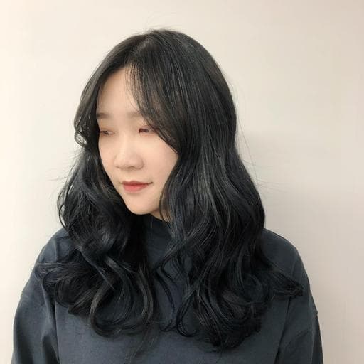 長瀏海、墨綠色、女生染髮