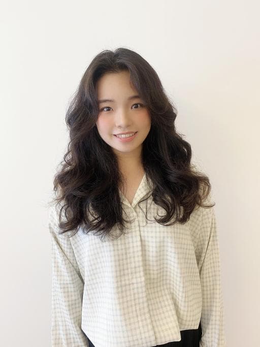 女生長髮