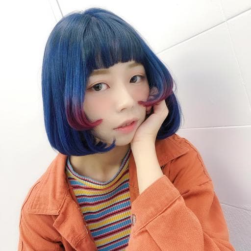 電棒造型、鵝蛋臉、女生染髮