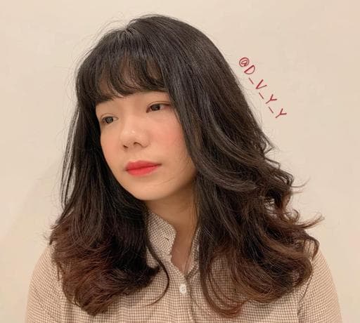 女生長髮