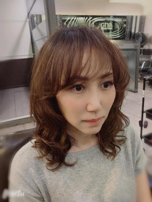 女生中長髮、長瀏海、女生染燙