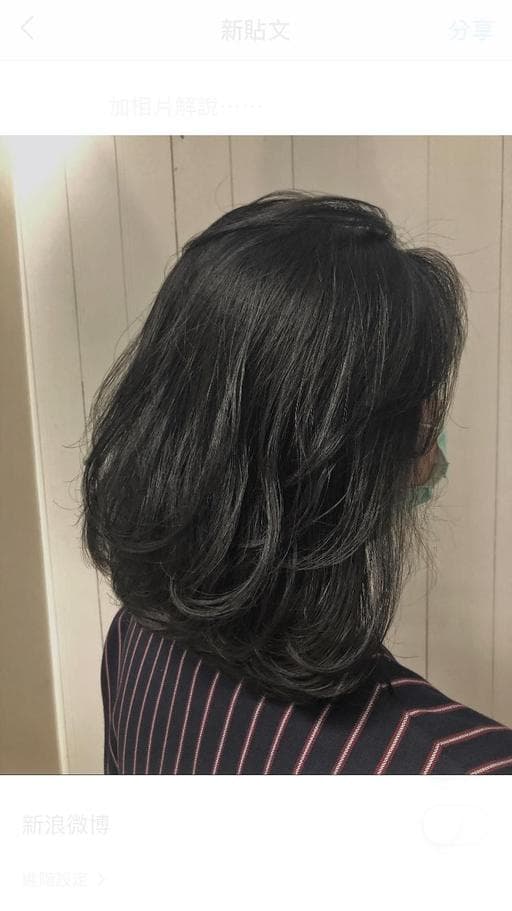 女生中長髮、燙直、長瀏海
