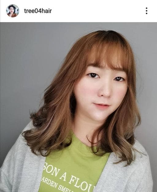 女生中長髮、棕色系、手撥卷