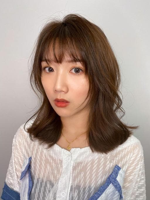 女生長髮、楓糖斑比色