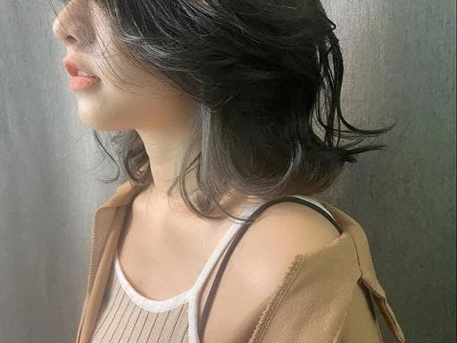 女生中長髮、長瀏海、灰色系