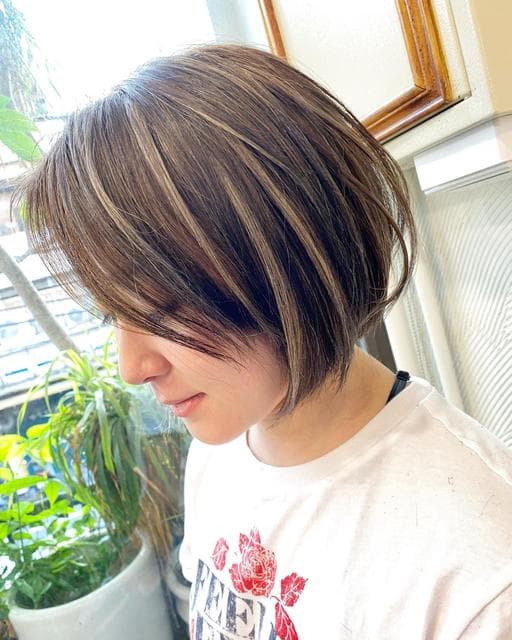 女生短髮、長瀏海、漂色