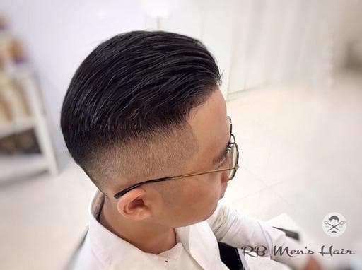 男生短髮、後梳油頭、男士油頭