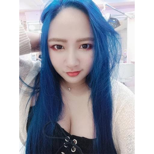 女生長髮