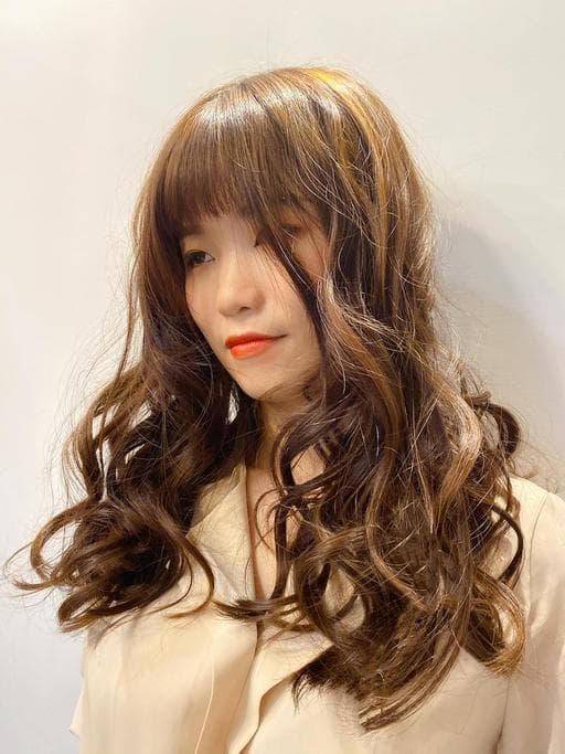 女生長髮、乾燥花髮色、韓系燙髮