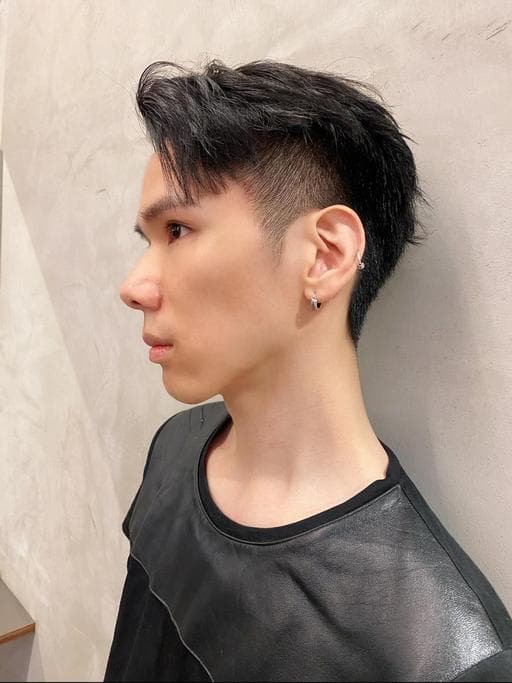 男生短髮、黑色
