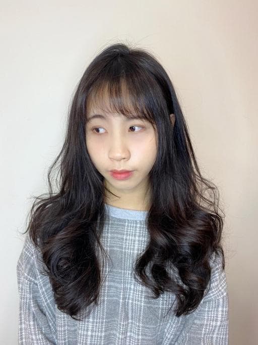 女生長髮、短瀏海、溫塑燙