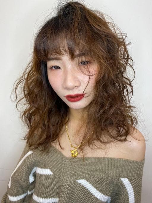 女生中長髮、短瀏海、女生染髮