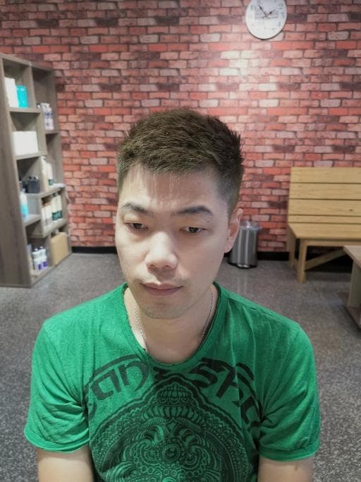 男生短髮、短瀏海、粗硬髮