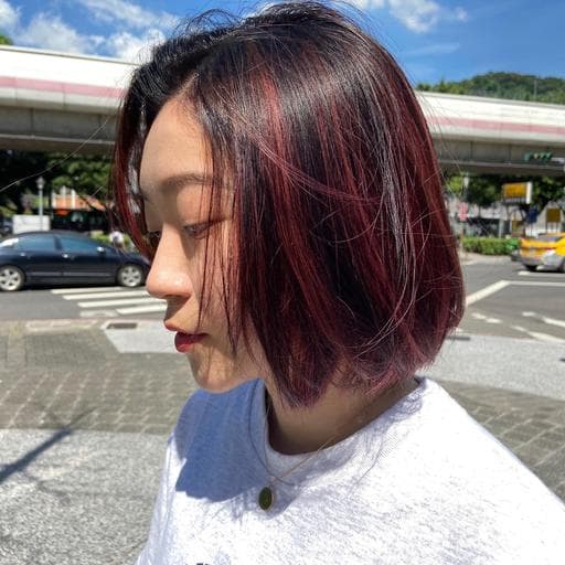 女生短髮、長瀏海、漂色