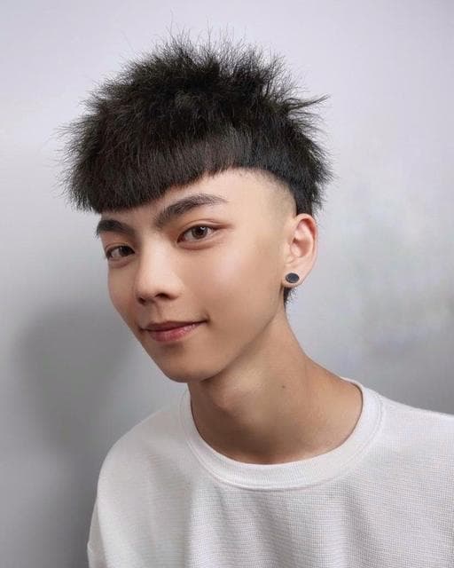 男生Undercut、男生短髮、男生卷髮