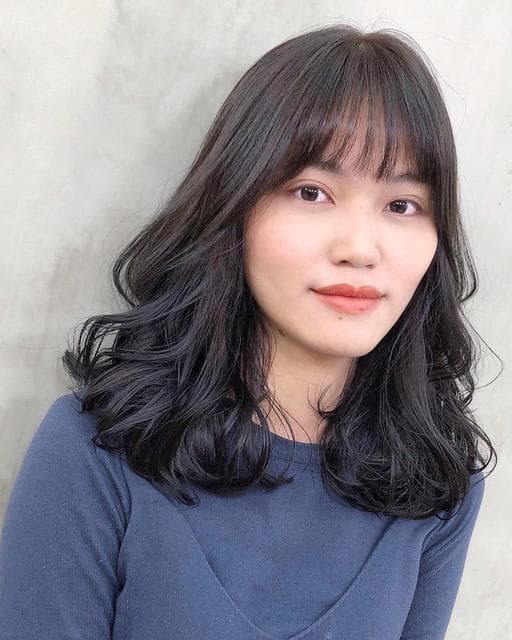 女生過肩長髮、霧面質感、韓系