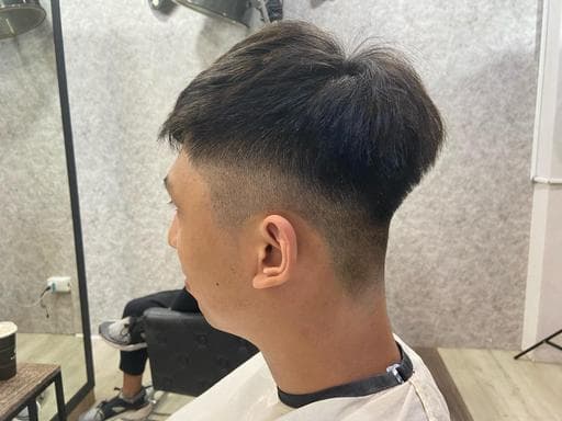 男生短髮、長臉、細軟髮