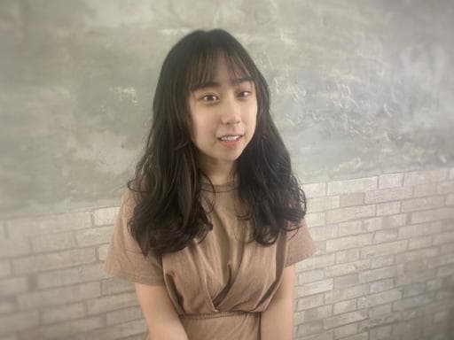 女生長髮、短瀏海、電棒造型
