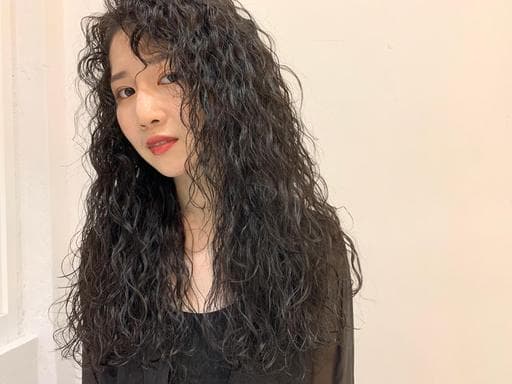 女生長髮、短瀏海、溫塑燙