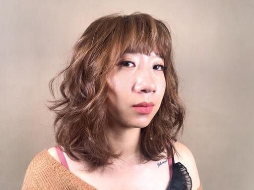女生中長髮、奶茶色調、女生染髮