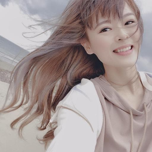 漂色、方臉、女生長髮